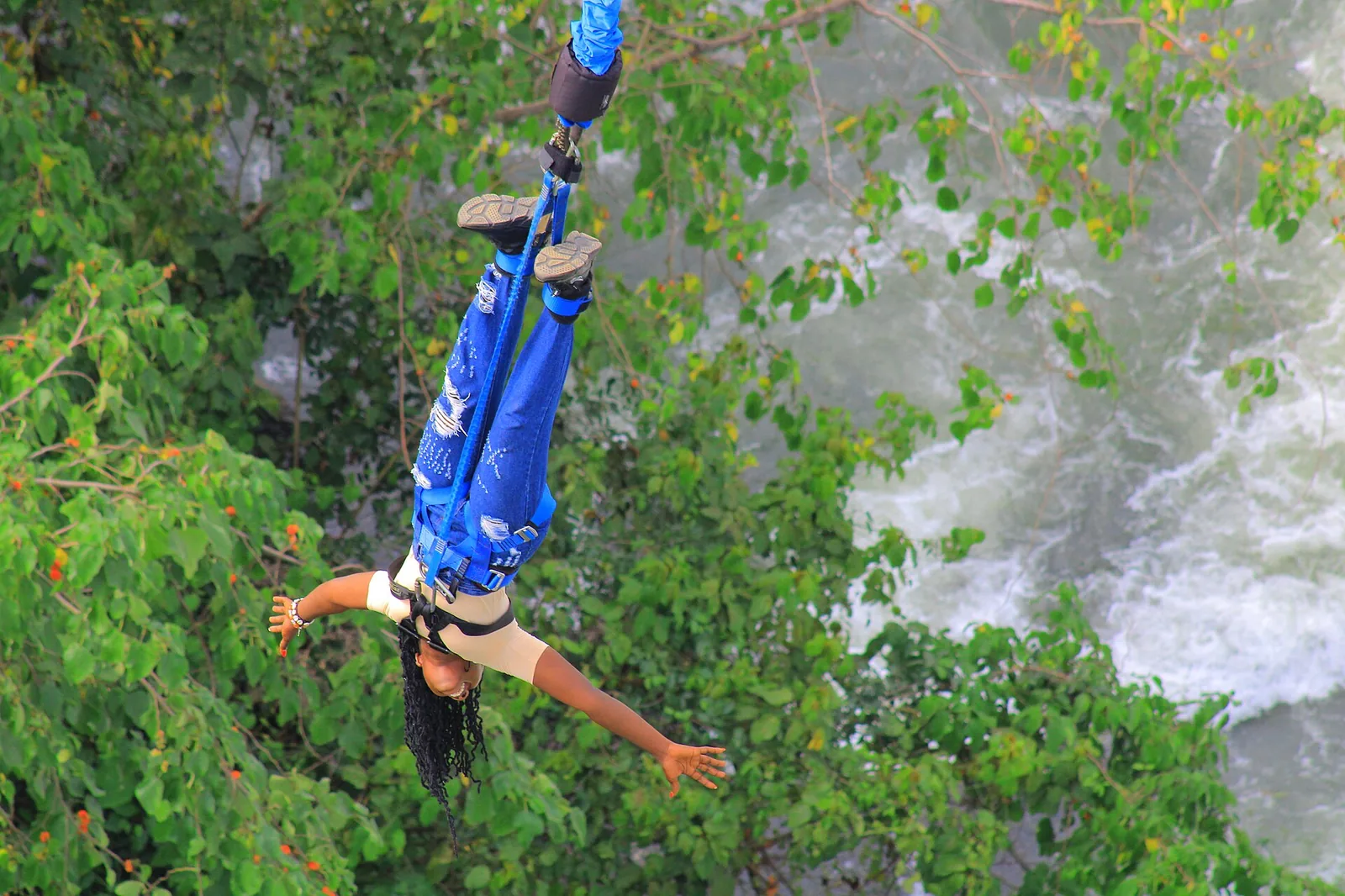 Poni Victoria Bungee Jumping