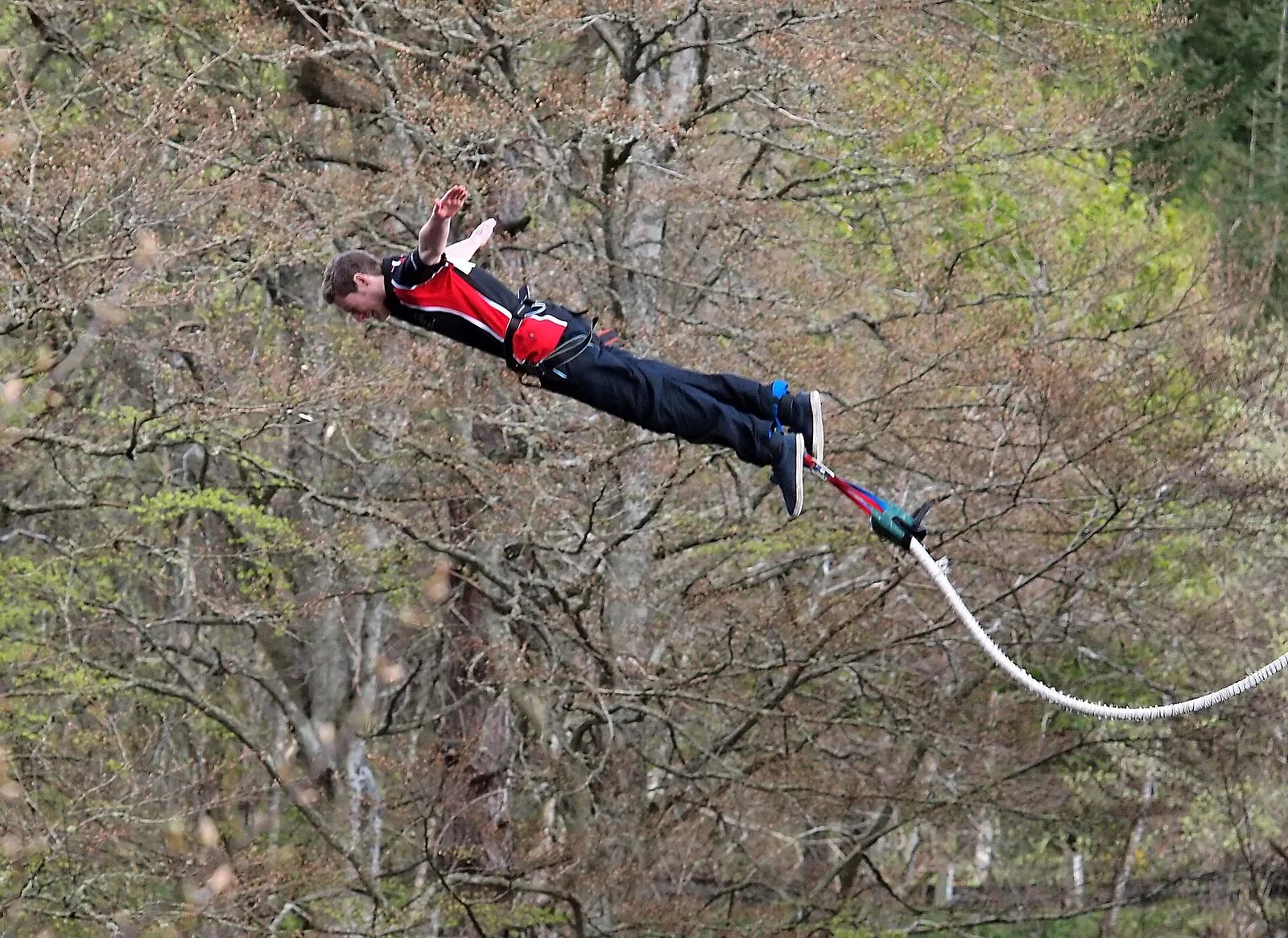Bungee jumping from the Garry Bridge geograph.org.uk photograph