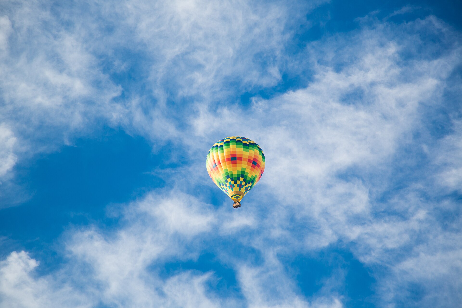 Bungee vs Hot-Air Balloon: Soft Adventure vs Hard Edge — supporting image