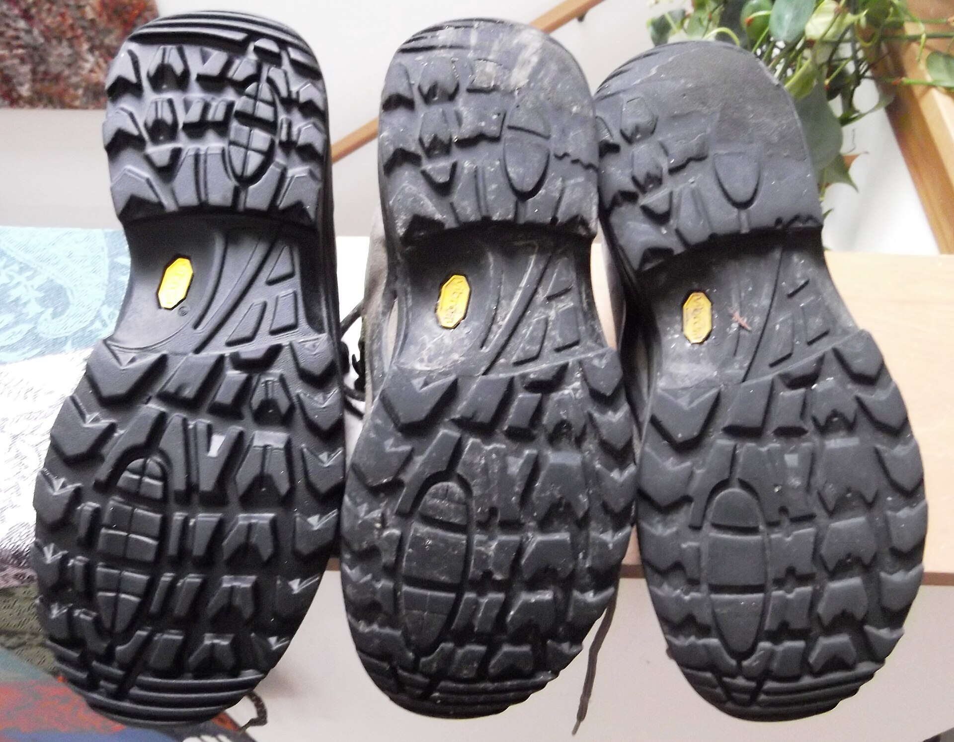 Comfortable Shoes and Clothes That Still Look Good on Camera — supporting image