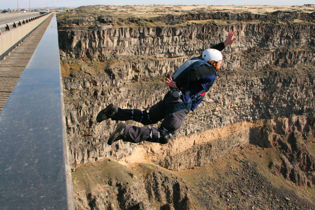 BASE jumping Perrine Bridge