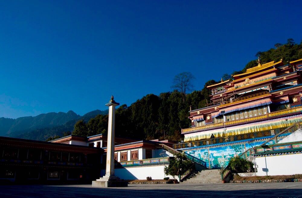 Best Post-Jump Meals Near Iconic Sites — supporting image