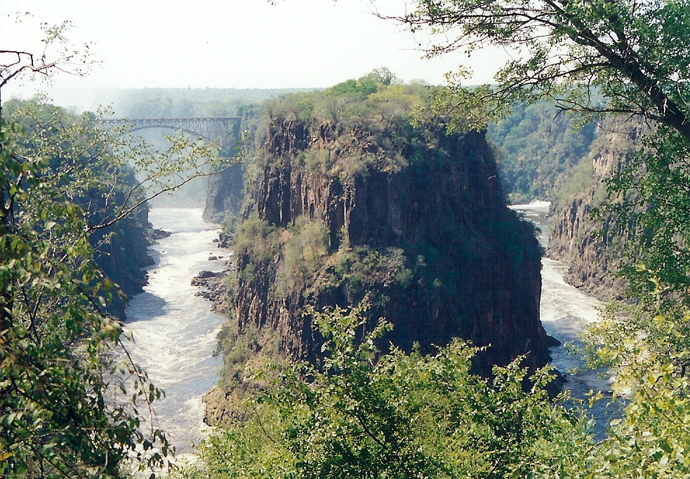 Victoria Falls Bridge Jump as a Shared Landmark